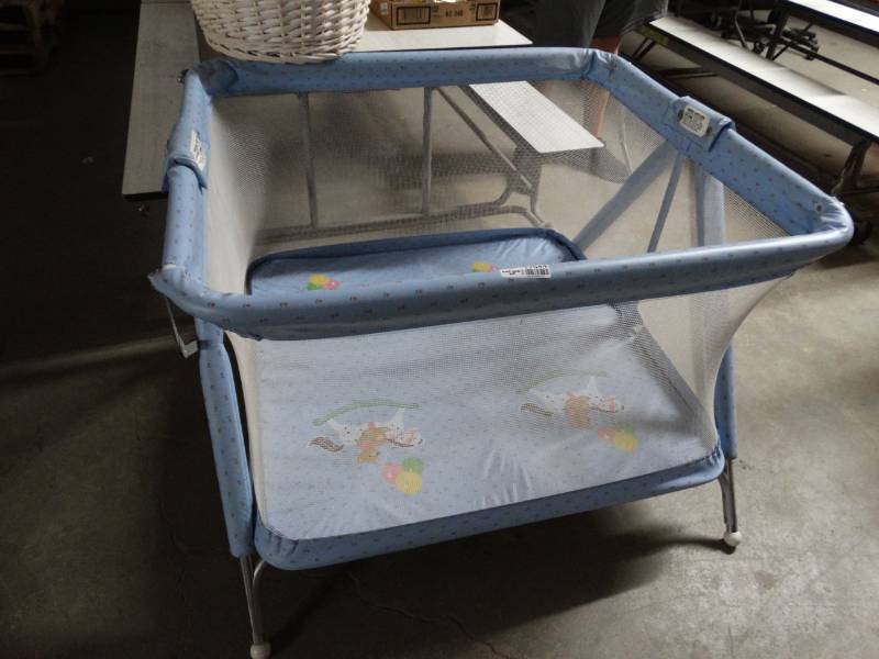 lot 17544 image: Baby place baby crib.