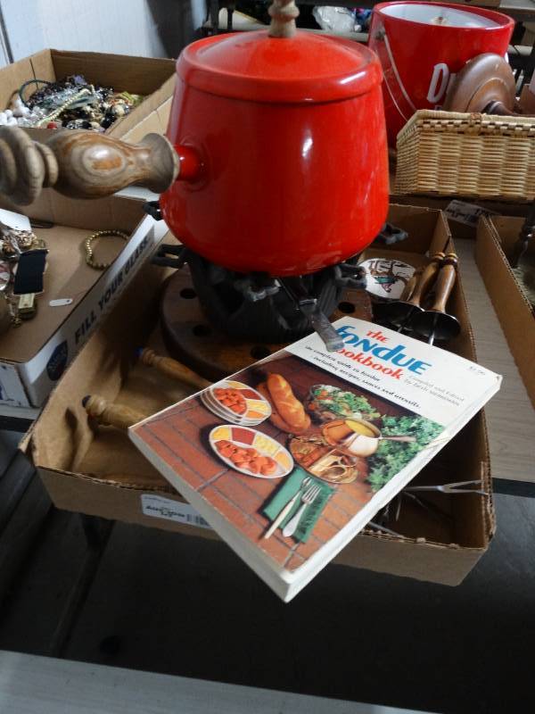 lot 17549 image: Fondue pot.