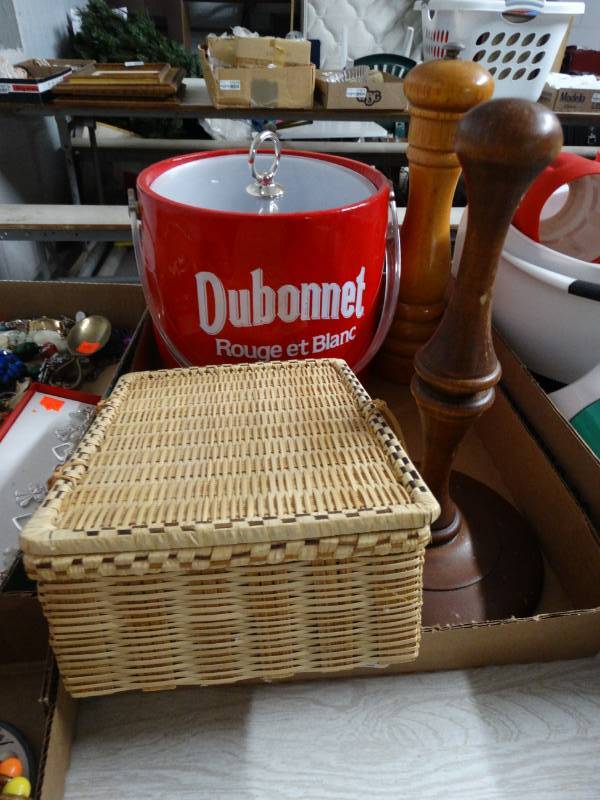 lot 17550 image: Lot of candle holder, basket, ice bucket & pepper shaker.