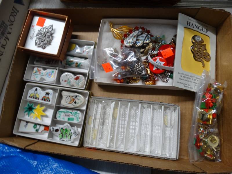 lot 17559 image: Lot of costume jewelry & pins.