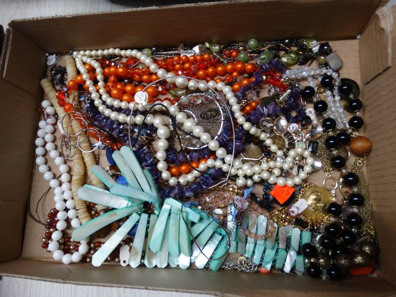 lot 17564 image: Lot of costume jewelry.