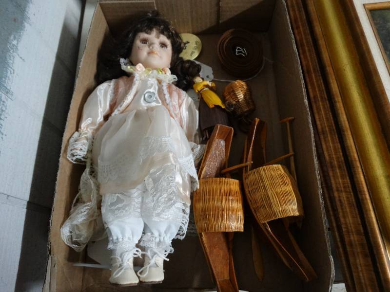 lot 17567 image: Lot with a doll and small wooden decor.
