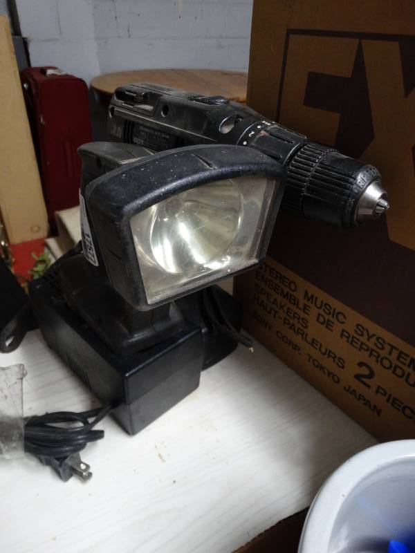 lot 17577 image: Craftsman 18Volt drill and flashlight with charger.