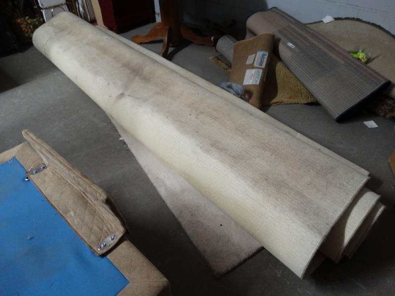lot 17582 image: Huge white rug.
