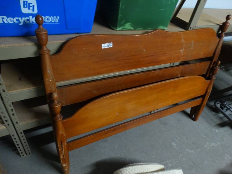 lot 17584 image: Wooden head and foot board.