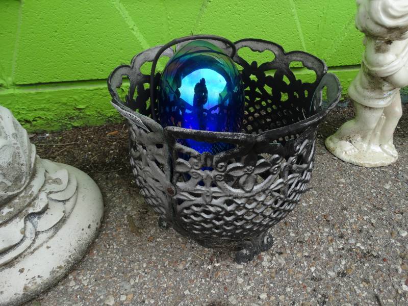 lot 17591 image: Metal flower pot and yard decor.