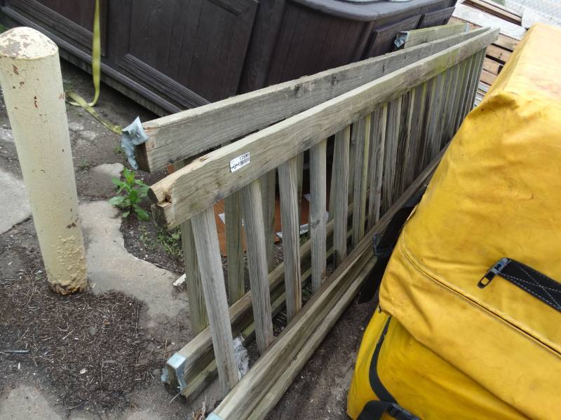 lot 17596 image: Porch patio rails.