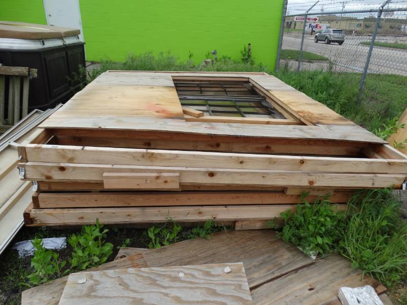 lot 17598 image: 6 framed walls.