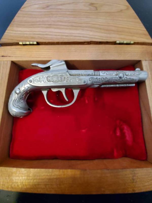 lot 13652 image: VINTAGE 1960S HUBLEY FLINTLOCK MIDGET ALL METAL CAP GUN 5 12 LONG MINIATURE Box Not Included