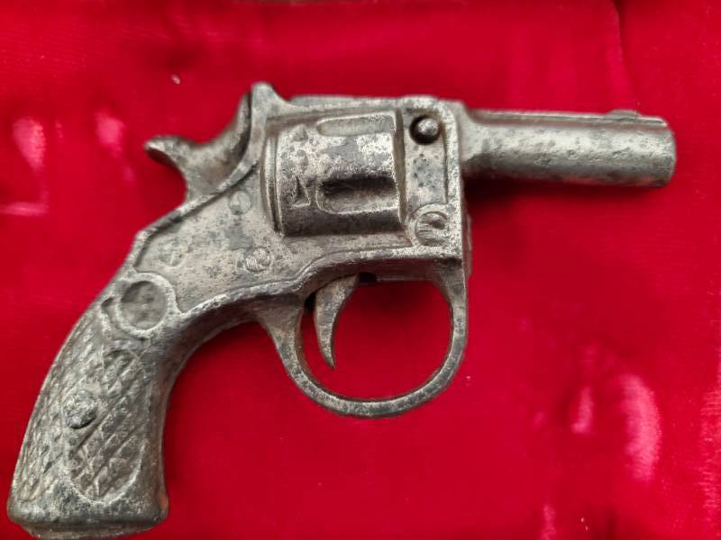 lot 13654 image: Toy Cap Gun with Breakover Barrel