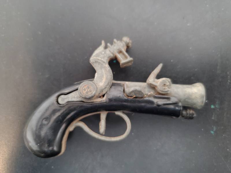 lot 13656 image: ZeeToys Toy Derringer Gun with Plastic Grips