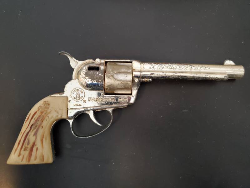 lot 13661 image: Fanner 50 Toy Cap Gun with Plastic Grips by Mattel