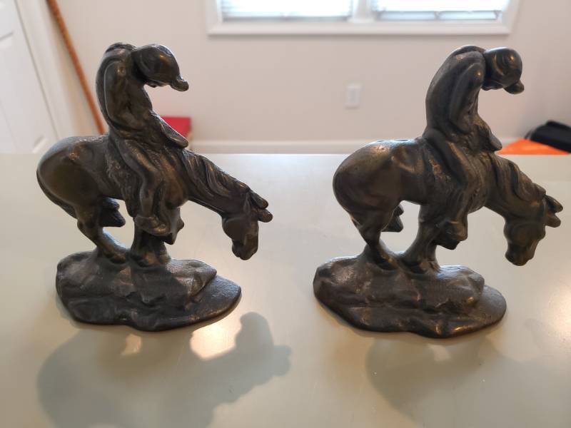 lot 13723 image: End of Trail Cast Iron Indian on Horse Bookends