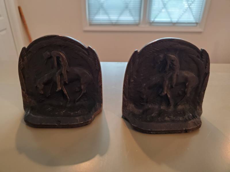 lot 13725 image: End of Trail Cast Iron Bookends