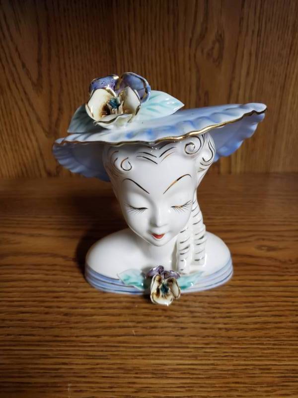 lot 13769 image: Scarlet Head Vase in Blue  White