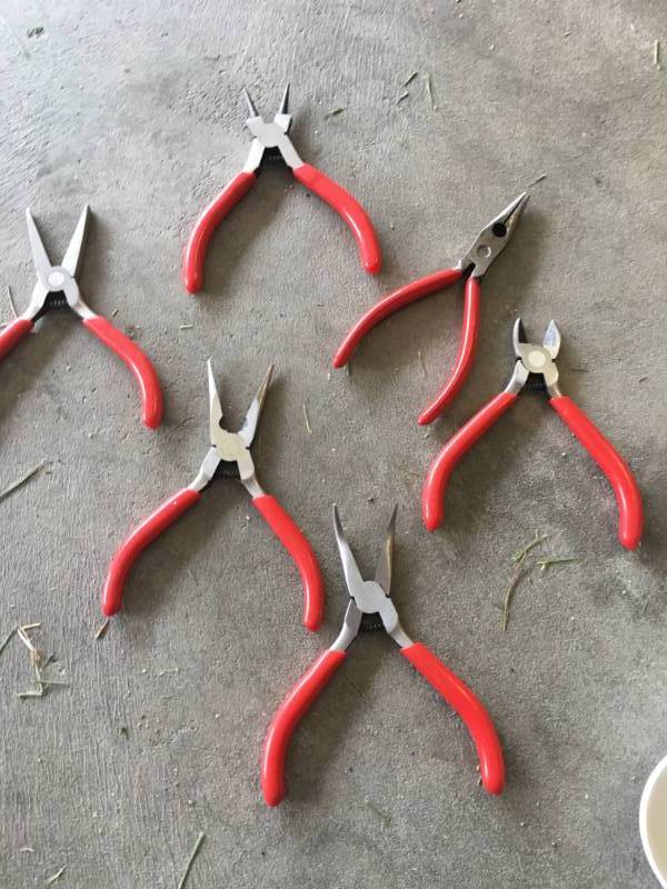lot 13715 image: Lot of 6 Red Handled Pliers  Snips