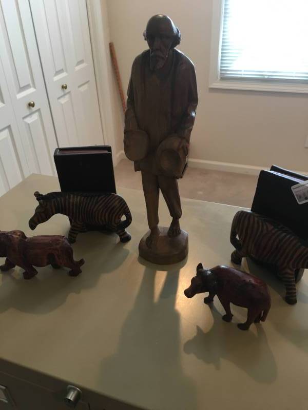 lot 13730 image: Misc Figurines and Bookends Lot