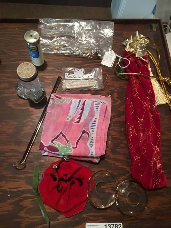 lot 13782 image: Coca Cola Knife and Trinkets Lot