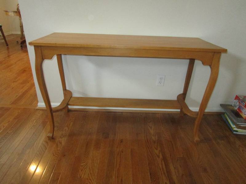 lot 13646 image: Oak Sofa Table Queen Ann Style Legs