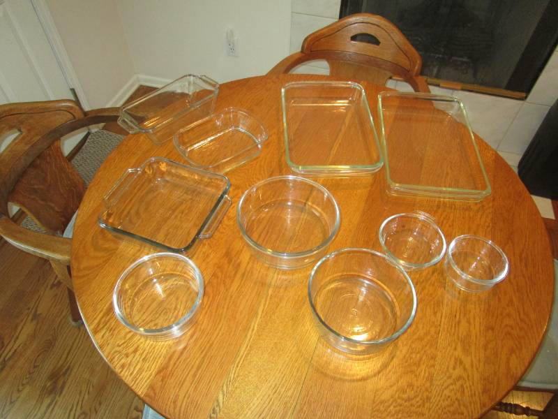 lot 13696 image: Lot of Misc Shaped Glass Bakeware