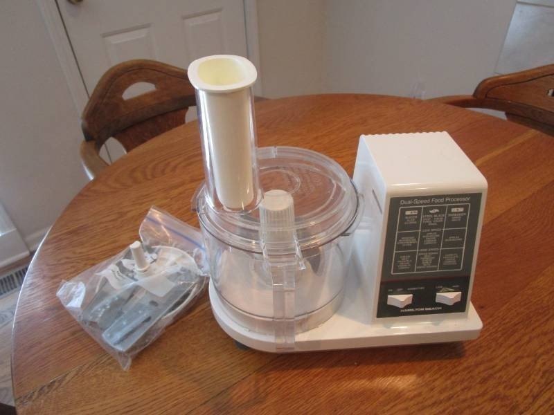 lot 13703 image: Hamilton Beach Dual Speed Food Processor with Multiple Attachments