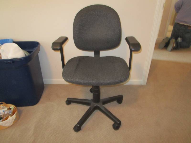 lot 13749 image: Double Arm Rolling Office Chair