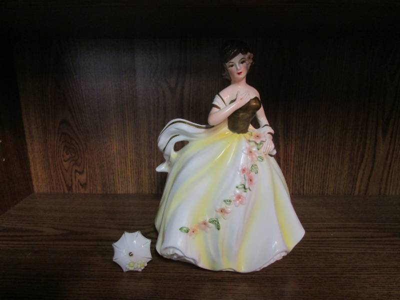 lot 13778 image: Napcoware C-6712 Lady Standing 10 PlanterVase