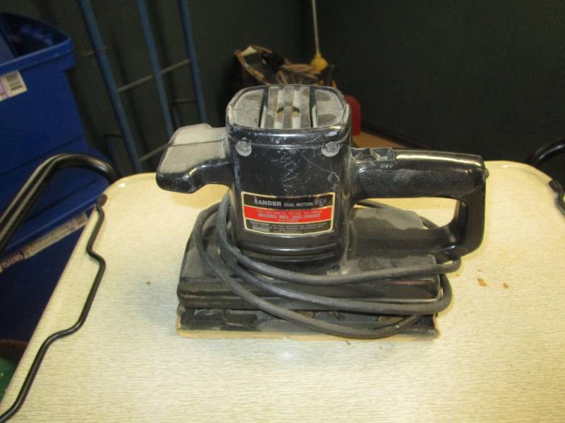 lot 13816 image: Double Handle Dual Motion Sander Model 315.11690