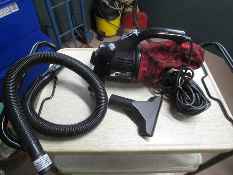 lot 13822 image: Dirt Devil Bagged Corded Hand Vacuum
