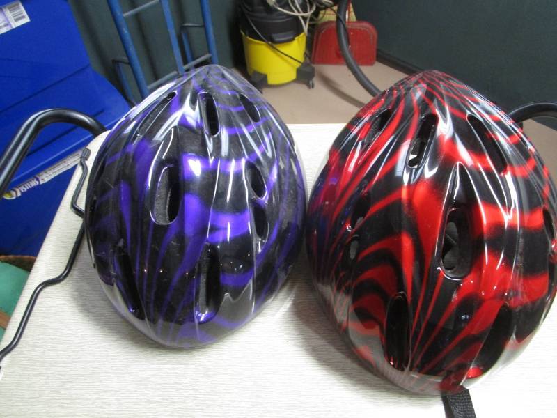 lot 13823 image: Lot of 2 Bicycle Helmets