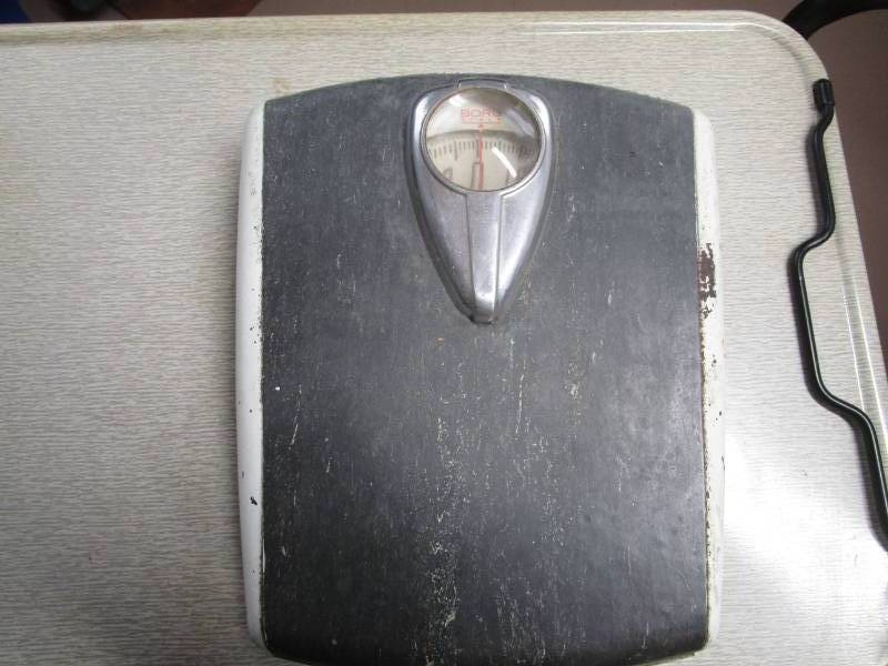 lot 13839 image: Vintage Bathroom Scale