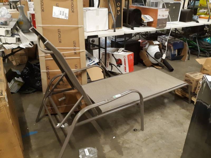 lot 6803 image: Reclining Lawn Chair