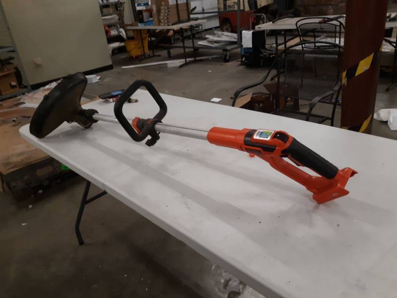 lot 6847 image: Black  Decker 40v Lithium Weed Eater
