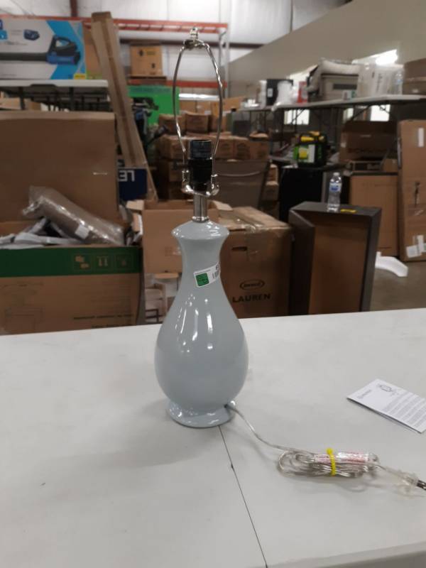 lot 6872 image: Table Lamp