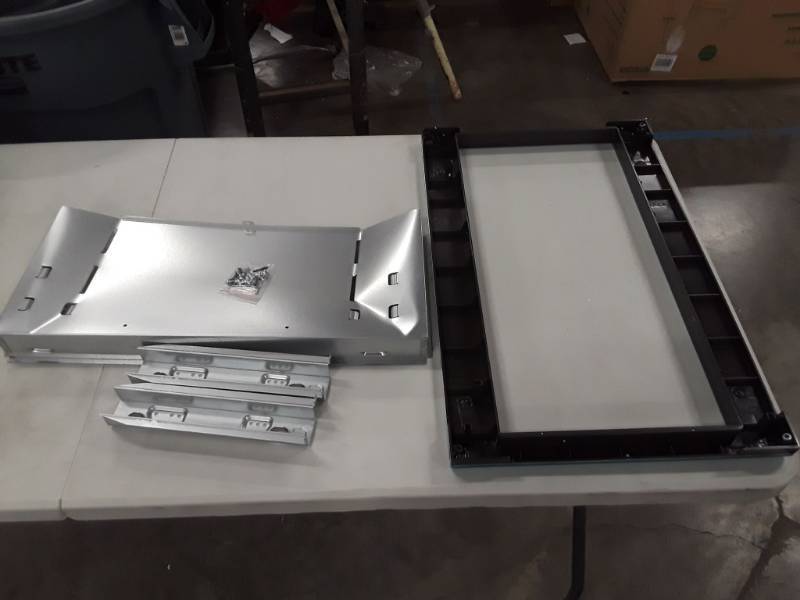 lot 6916 image: Microwave Oven Built-In Trim Kits