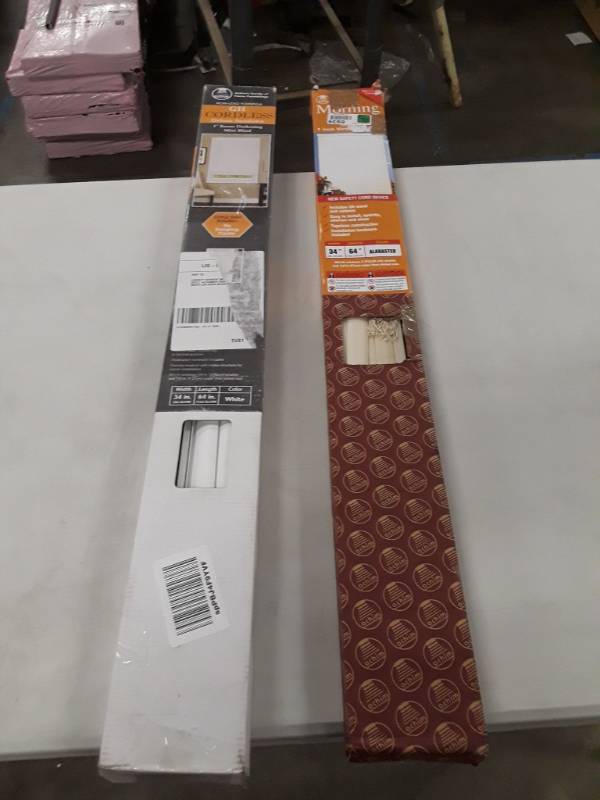 lot 6939 image: 2 sets of Blinds