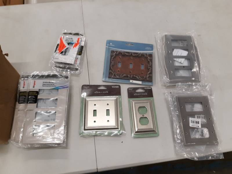 lot 6986 image: Box of Various Wall Plates