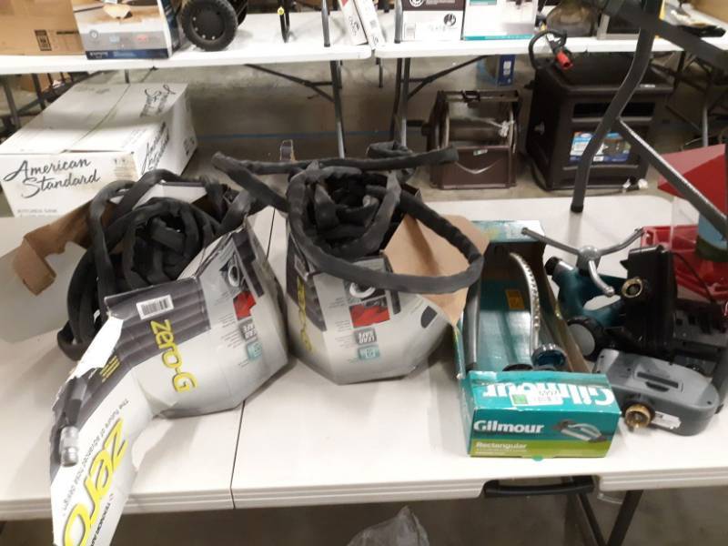 lot 6997 image: Lot of 2 hoses, and sprinklers