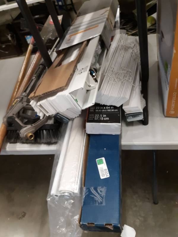 lot 8004 image: Lot of 6 Window Blinds