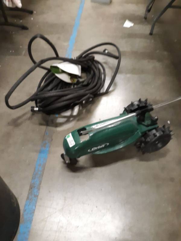lot 8016 image: A Hose and traveling Sprinkler