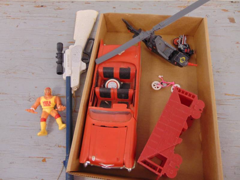 lot 4852 image: 57 Chevy Model and Plastic Toys