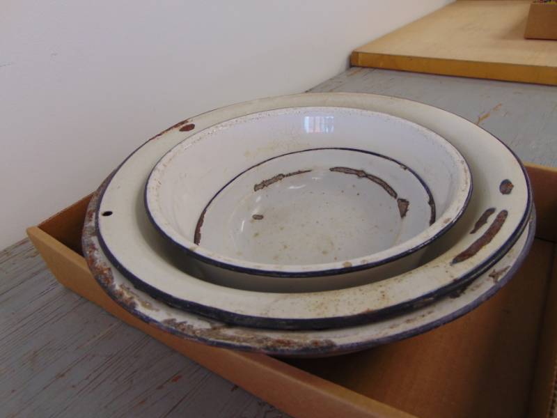 lot 4857 image: 3 Enamel Ware Bowls