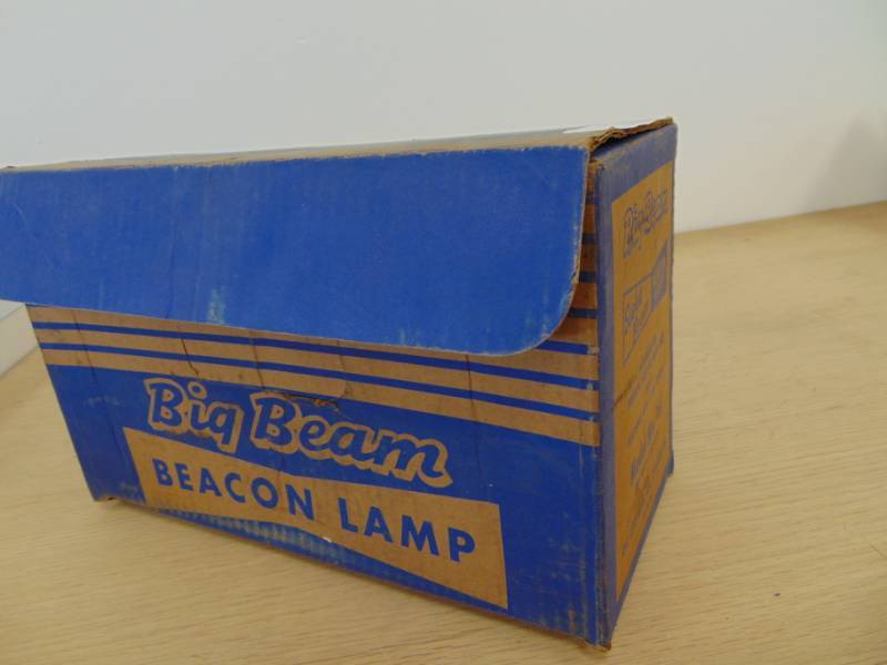 lot 4864 image: Big Beam Beackon Lamp NIB