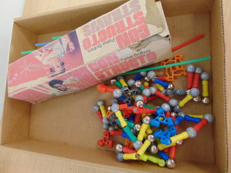 lot 4867 image: Magnetic Toys and Constructo Straws