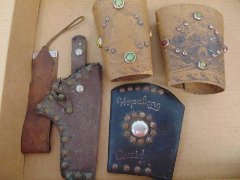lot 4871 image: Hopalong Cassidy & Gene Autry Cuffs