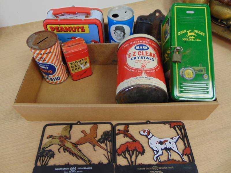 lot 4872 image: Metal Tins and Advertisements
