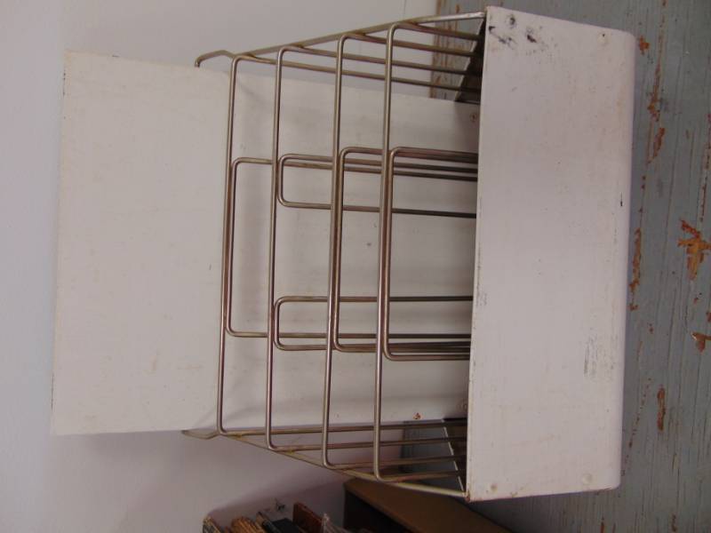 lot 4880 image: Vintage Wall Paper Hanging Holder
