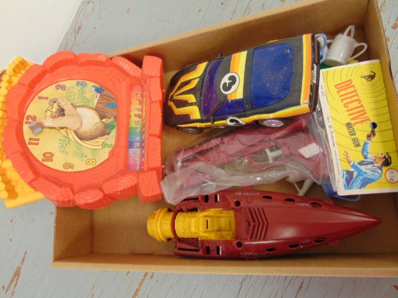 lot 4883 image: Vintage Plastic Toys