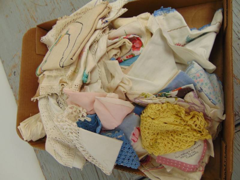 lot 4887 image: Doilies and Towels