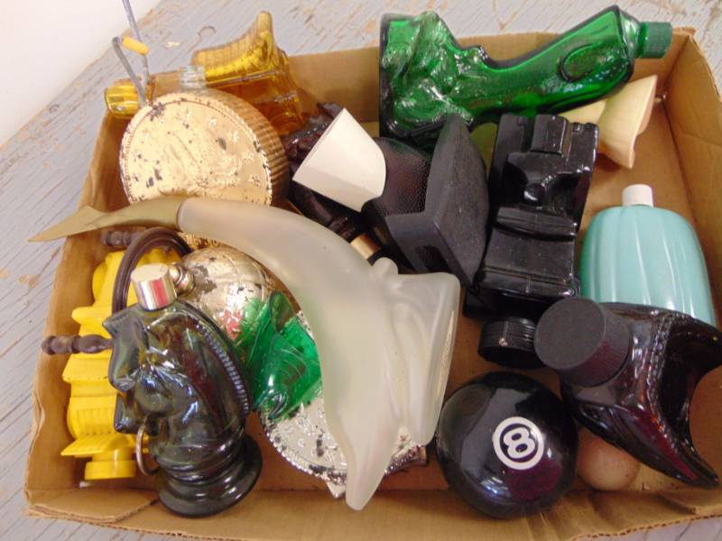 lot 4888 image: Vintage Avon Collectibles